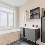 3 Bedroom House With Garden, Free Parking 4*