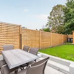 Konukevi 3 Bedroom House With Garden, Free Parking 4*