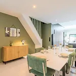 Konukevi 3 Bedroom House With Garden, Free Parking 4*