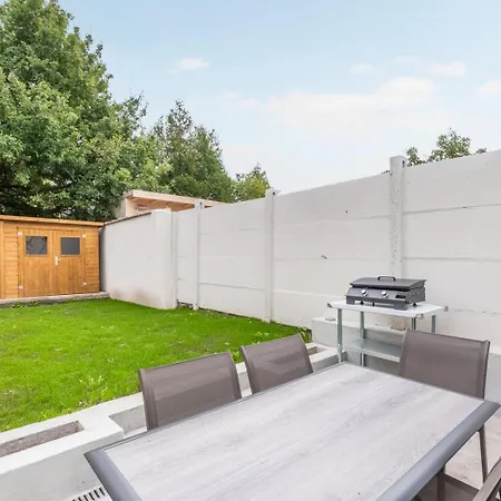 Guest house 3 Bedroom House With Garden, Free Parking Marcq-en-Baroeul