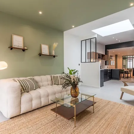 3 Bedroom House With Garden, Free Parking 4*