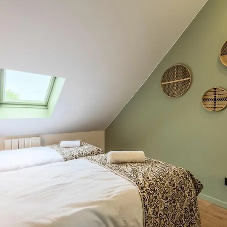 Πανσιόν 3 Bedroom House With Garden, Free Parking 4*