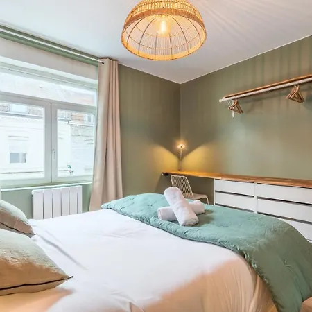 3 Bedroom House With Garden, Free Parking Πανσιόν 4*