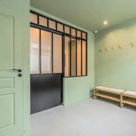 Πανσιόν 3 Bedroom House With Garden, Free Parking