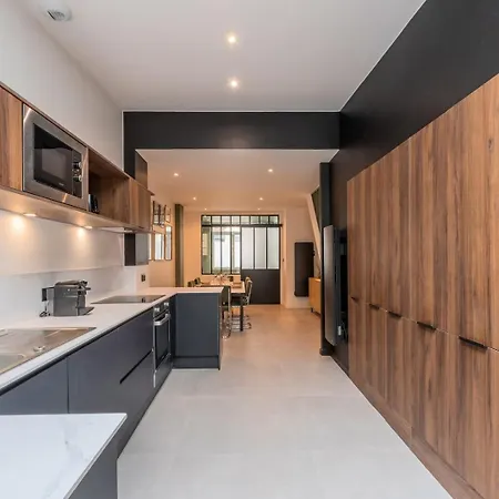 3 Bedroom House With Garden, Free Parking 4*